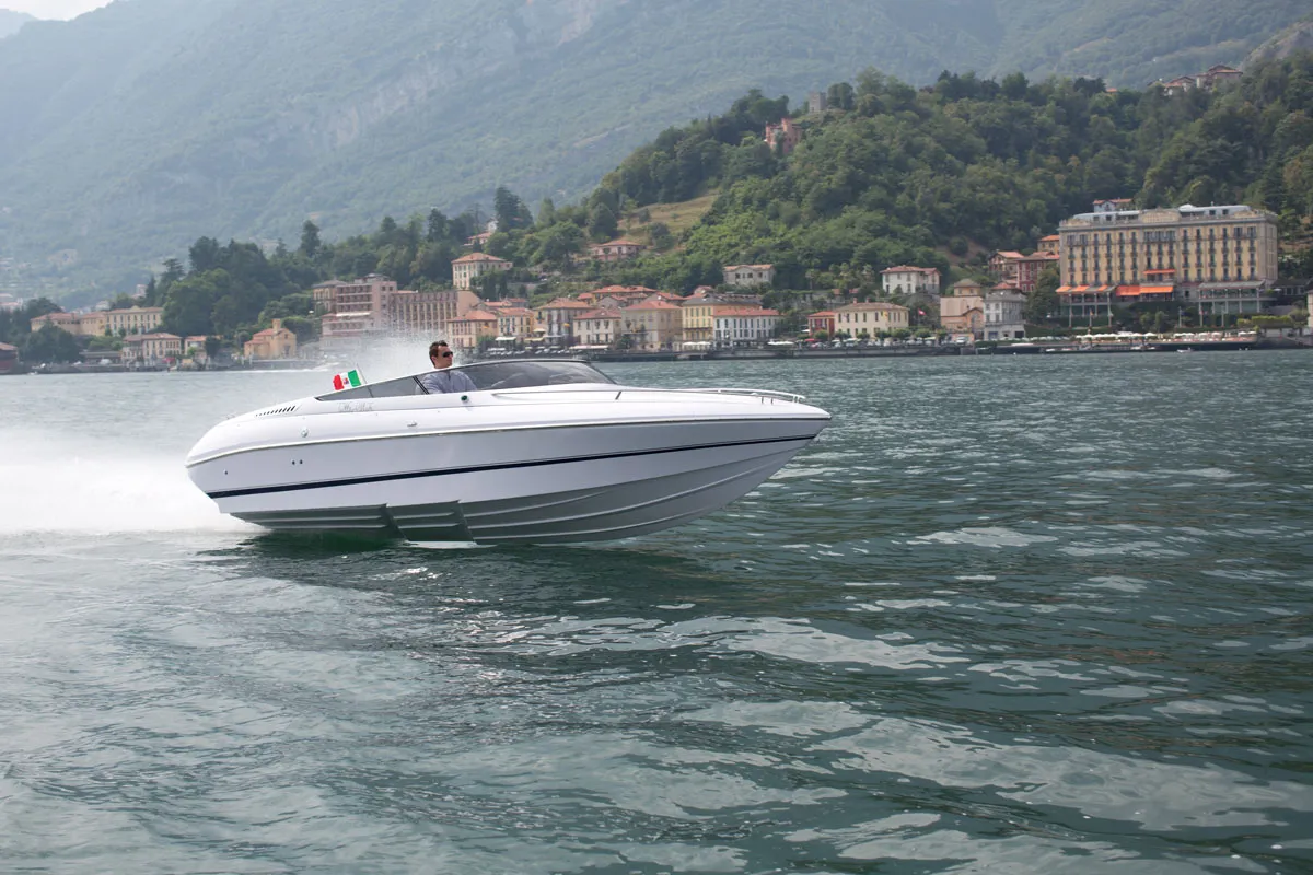 Tullio Abbate 22 Sea Star RS — perspective frontale sur le lac