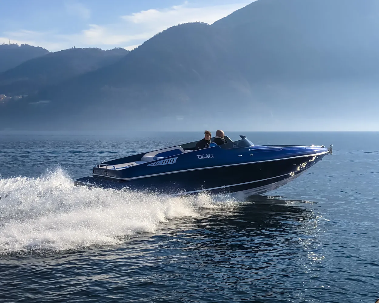 Tullio Abbate 755 Bowrider — Dreiviertelansicht von vorne