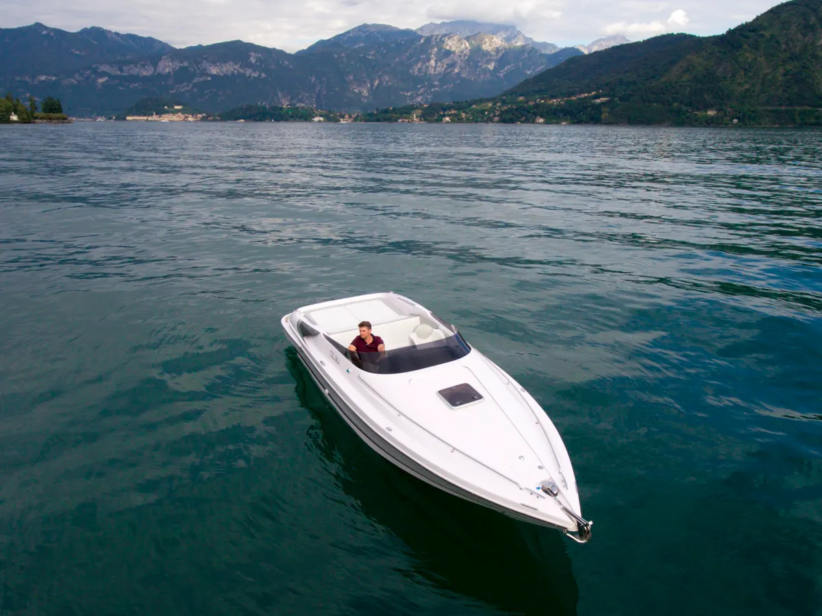Tullio Abbate 27 Elite — vue aux trois quarts de face