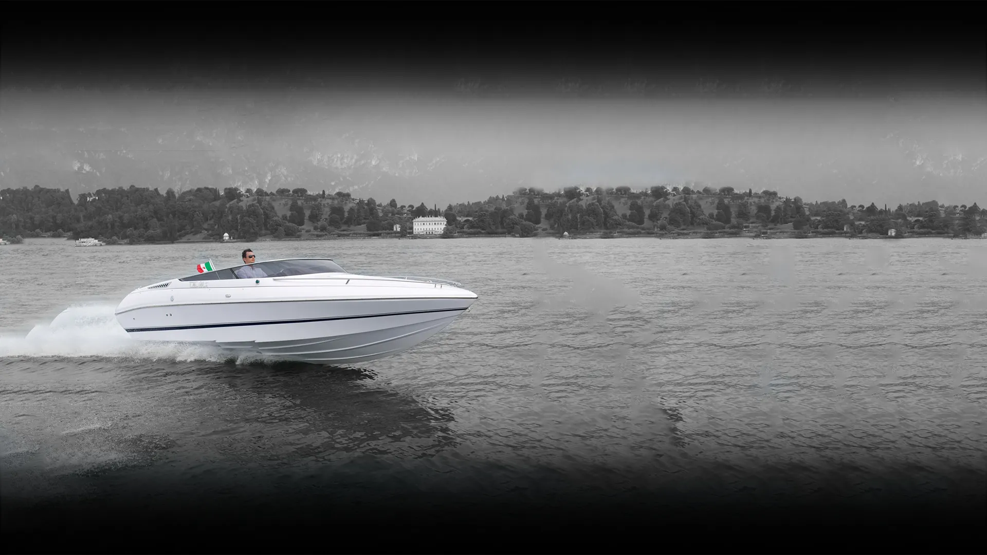 Tullio Abbate 22 Sea Star RS — vue de côté sur l'eau